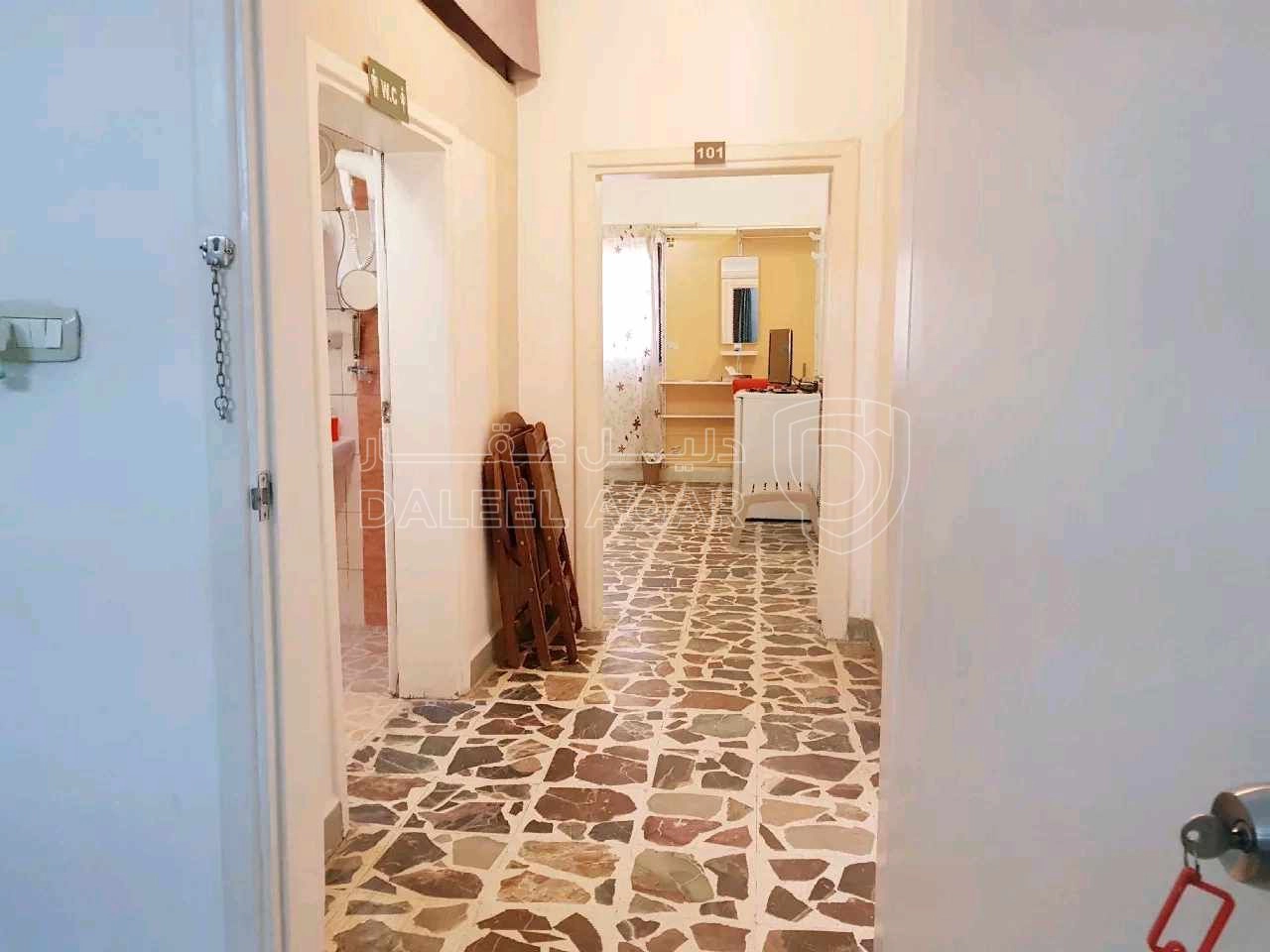 مبنى في جرش بحد قوس النصر من الشرق على الشارع العام فندق ب - 800,000 دأ - صورة 1