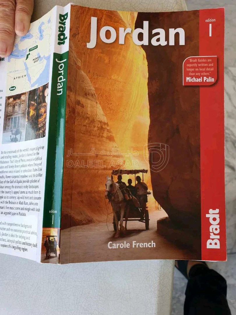 مبنى في جرش بحد قوس النصر من الشرق على الشارع العام فندق ب - 800,000 دأ - صورة 1