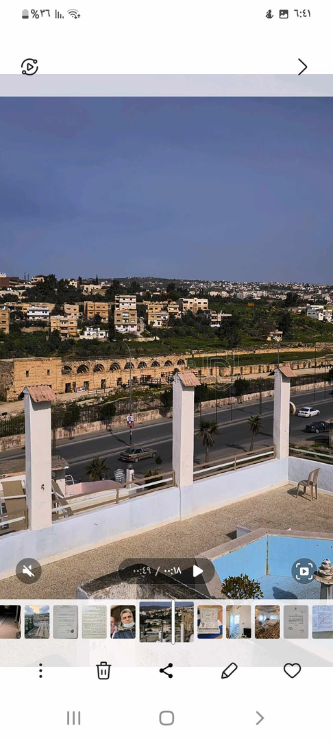مبنى في جرش بحد قوس النصر من الشرق على الشارع العام فندق ب - 800,000 دأ - صورة 1