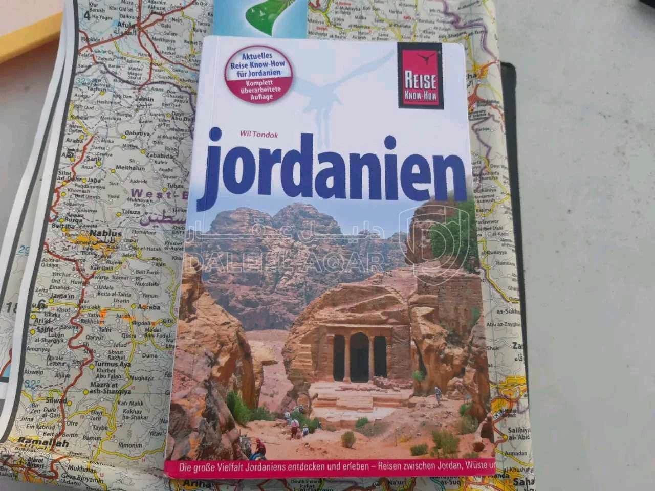 مبنى في جرش بحد قوس النصر من الشرق على الشارع العام فندق ب - 800,000 دأ - صورة 1