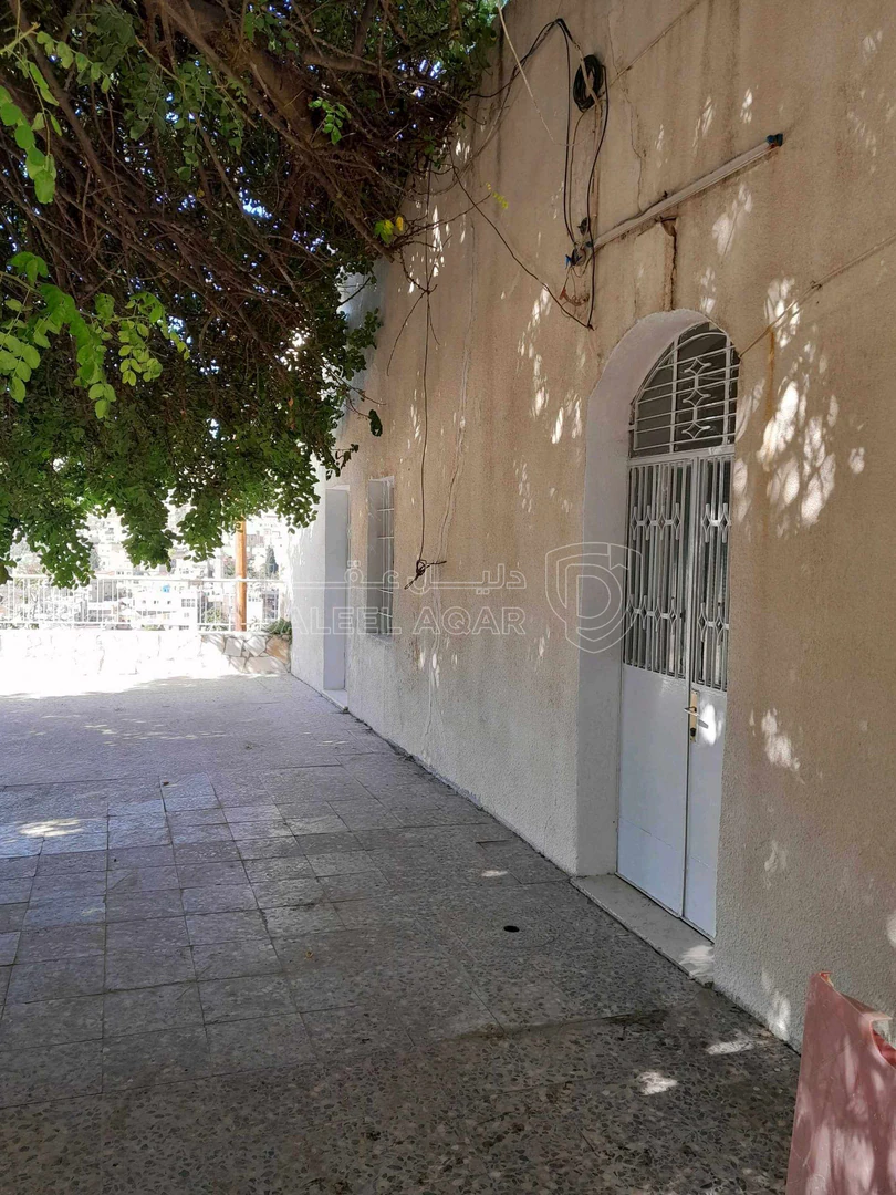 فيلا/منزل في السلط السلالم خلف مدرسة اليمامة - 220,000 دأ - صورة 1