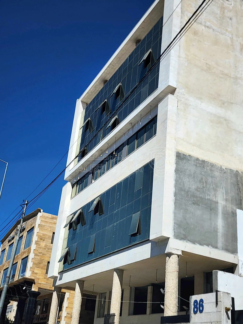 مكتب/تجاري في طابق كامل للبيع مساحة مفتوحة مصعدين - 496,000 دأ - صورة 1