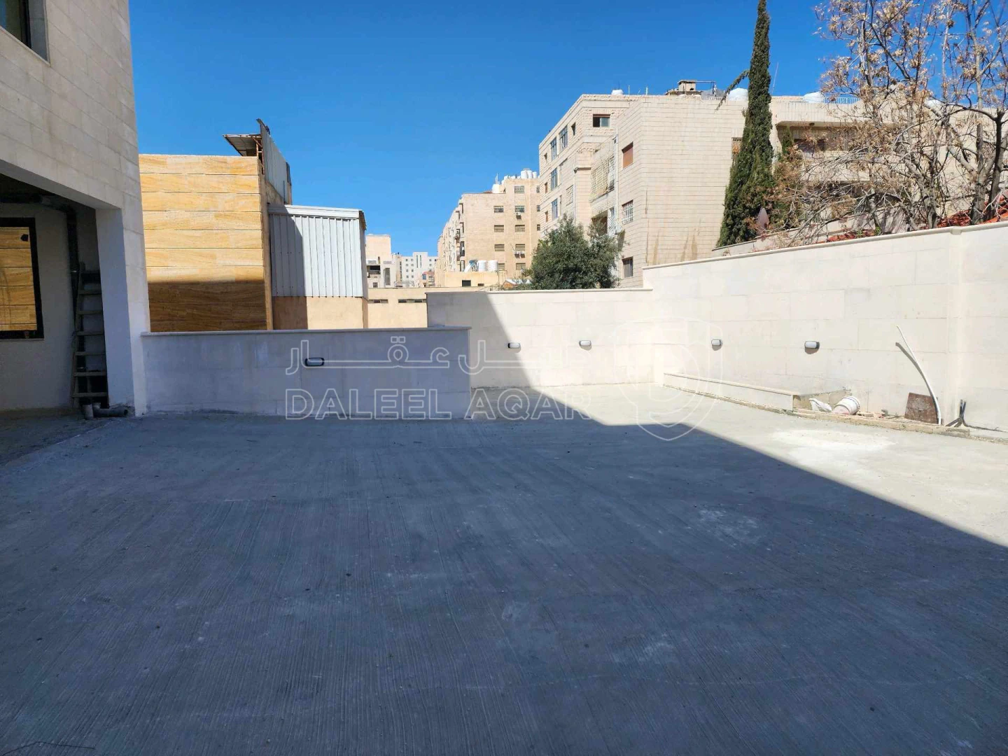 مكتب/تجاري في طابق كامل للبيع مساحة مفتوحة مصعدين - 496,000 دأ - صورة 1