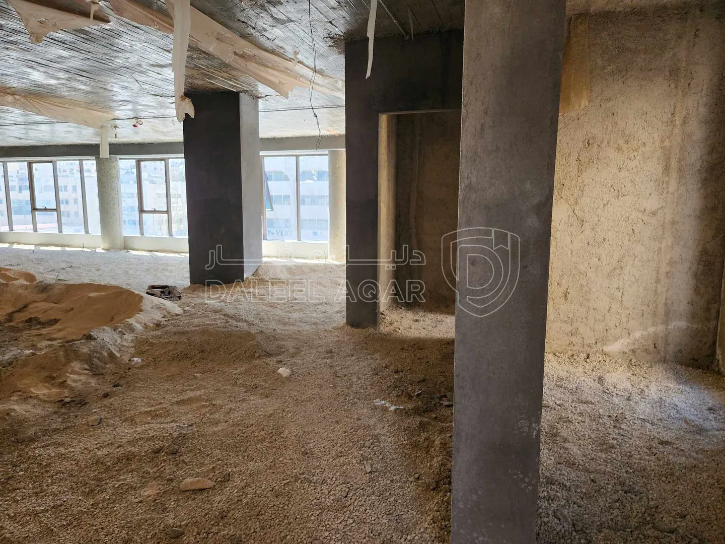مكتب/تجاري في طابق كامل للبيع مساحة مفتوحة مصعدين - 496,000 دأ - صورة 1