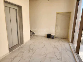 مكتب/تجاري في طابق كامل للبيع مساحة مفتوحة مصعدين - 496,000 دأ - صورة NaN