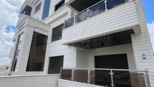 شقة - شبه ارضي 350 متر مع ترس و حديقة 500متر طريق المطار - 168000 دأ