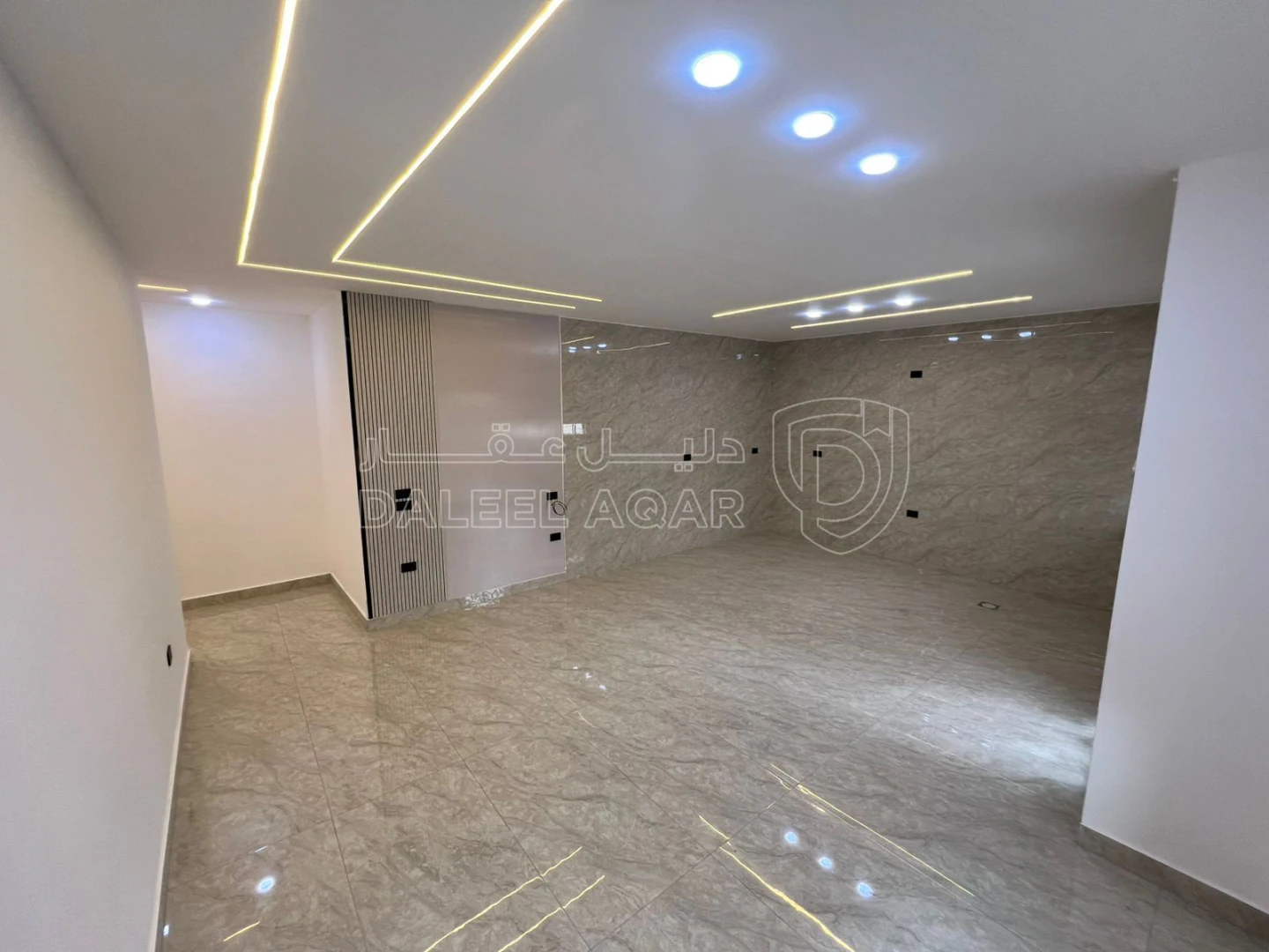 شقة في عمان - شارع الاستقلال  - 85,000 دأ - صورة 1