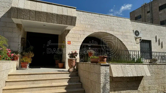 مبنى في اربد - قرب مجمع عمان الجديد وسوبر ماركت MK - 280,000 دأ - صورة 1