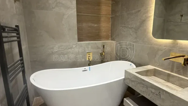 شقة - شقة طابقية ط٢ فخمة جدا - شارع العرب - 107000 دأ