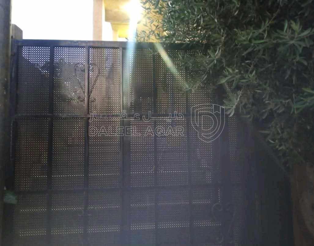 شقة في السلط /المغاريب مقابل مدارس الايمان الاسلاميه  - 45,000 دأ - صورة 1