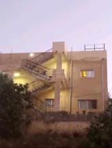 شقة في السلط /المغاريب مقابل مدارس الايمان الاسلاميه  - 40,000 دأ - صورة NaN
