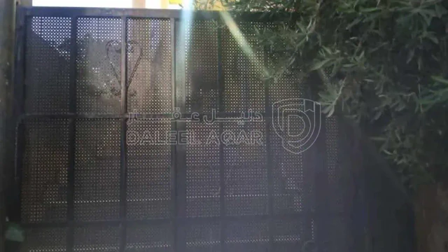 شقة - السلط /المغاريب مقابل مدارس الايمان الاسلاميه  - 40000 دأ