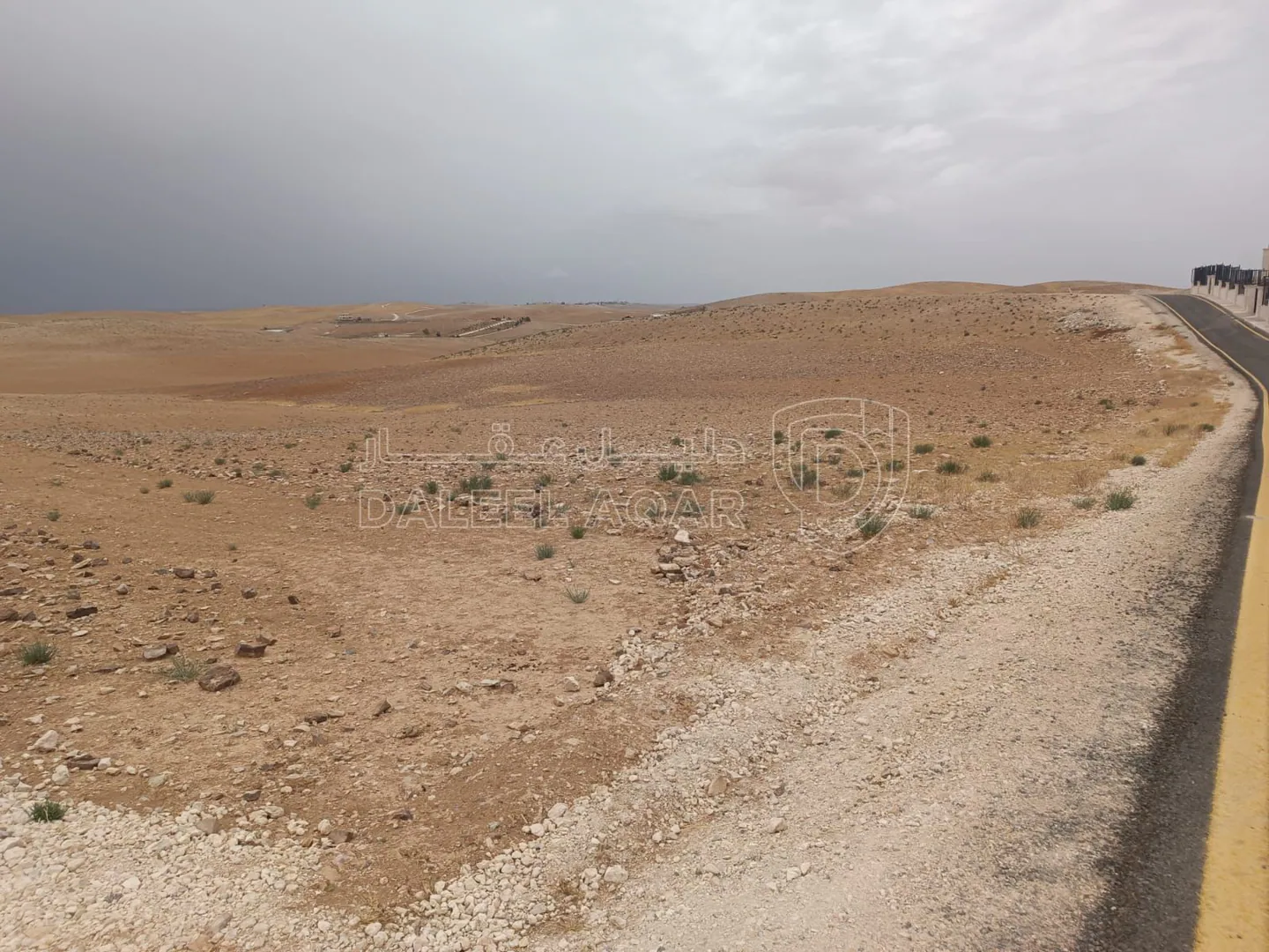 أرض في شارع عمان التنموي مقابل القصر القطري مباشرة  - 55,500 دأ - صورة 1