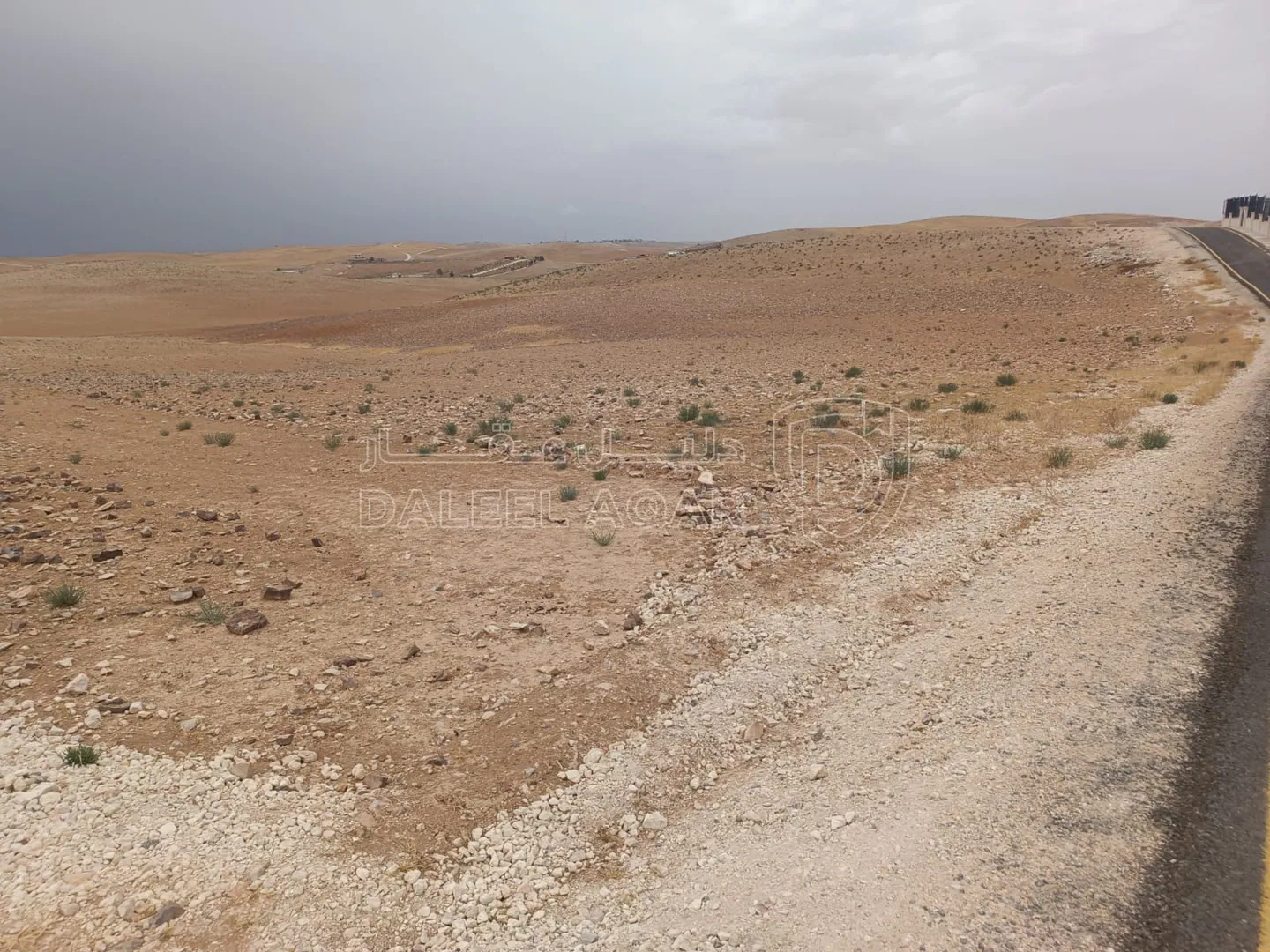 أرض في شارع عمان التنموي مقابل القصر القطري مباشرة  - 55,500 دأ - صورة 1
