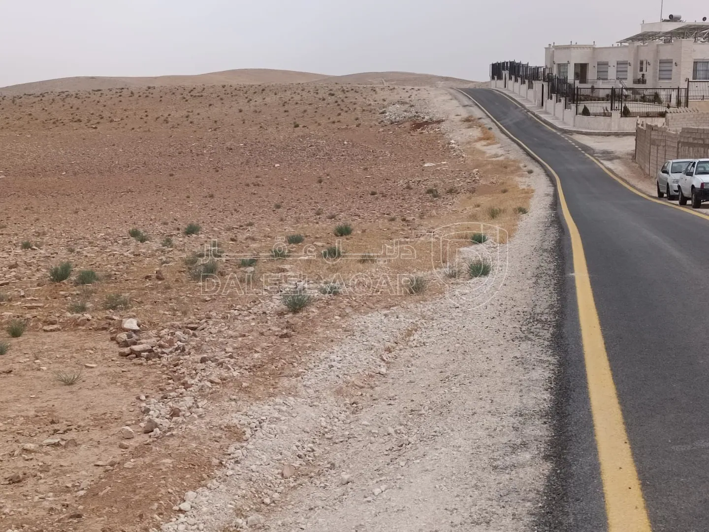 أرض في شارع عمان التنموي مقابل القصر القطري مباشرة  - 55,500 دأ - صورة 1
