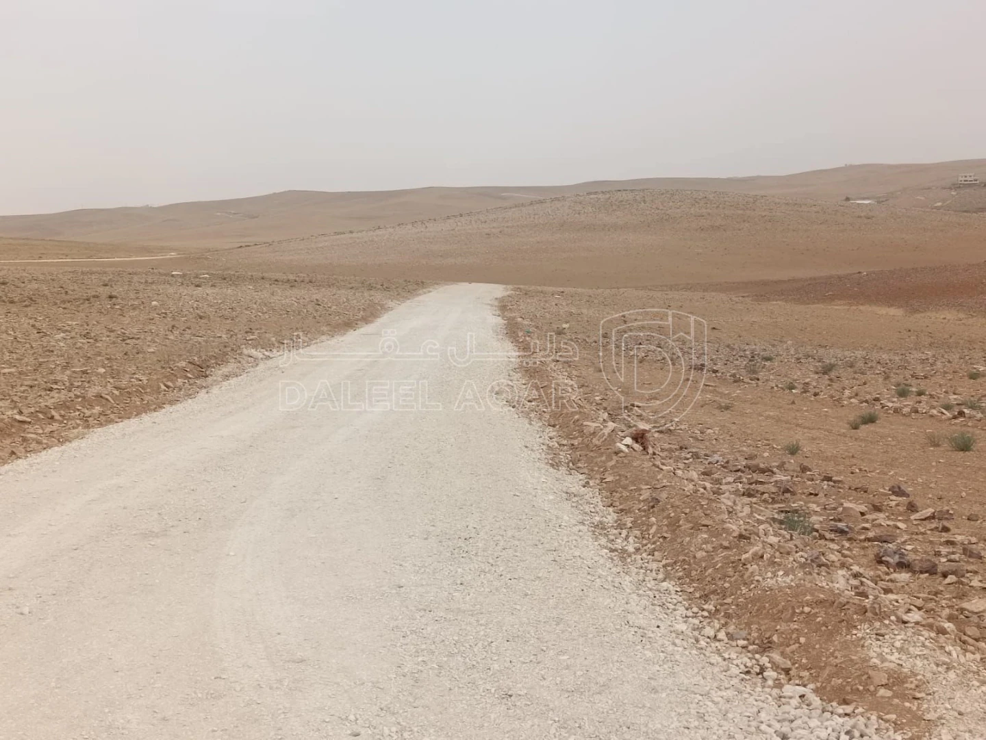أرض في شارع عمان التنموي مقابل القصر القطري مباشرة  - 55,500 دأ - صورة 1