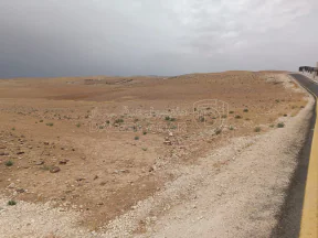 أرض في شارع عمان التنموي مقابل القصر القطري مباشرة  - 55,500 دأ - صورة NaN