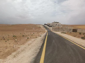 أرض في شارع عمان التنموي مقابل القصر القطري مباشرة  - 55,500 دأ - صورة NaN