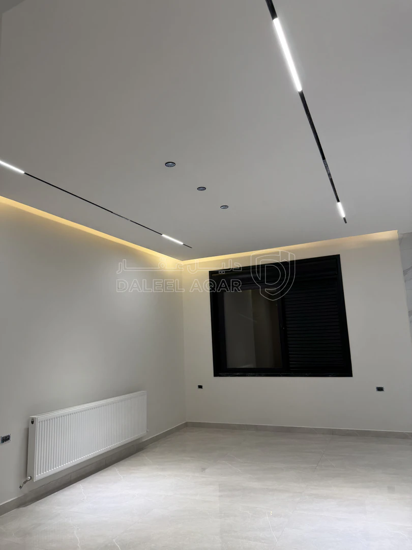 شقة في شقة ارضية Ultra Deluxمع ترس جميل مرتفع على شارعين - 112,000 دأ - صورة 1