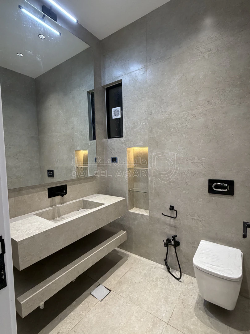 شقة في شقة ارضية Ultra Deluxمع ترس جميل مرتفع على شارعين - 112,000 دأ - صورة 1