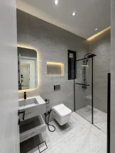 شقة في شقة ارضية  Ultra Deluxمع ترس جميل مرتفع على شارعين - 112,000 دأ - صورة NaN