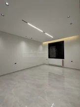 شقة في شقة ارضية  Ultra Deluxمع ترس جميل مرتفع على شارعين - 112,000 دأ - صورة NaN
