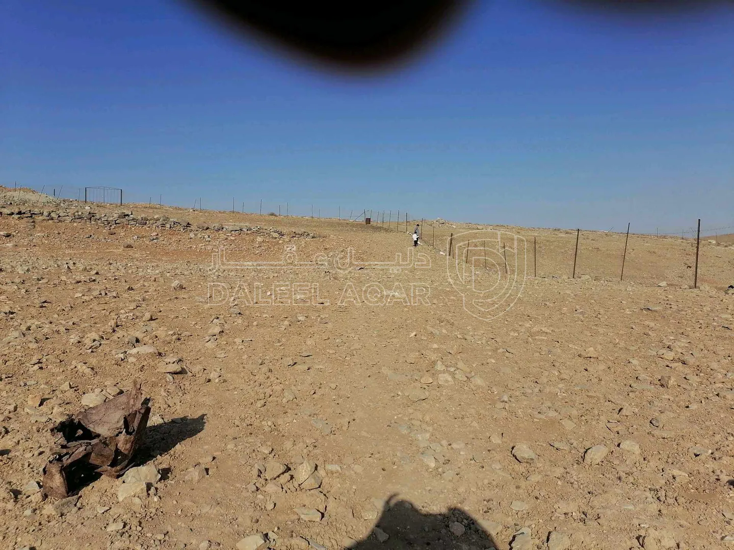 أرض في الكرك مرود شرق البوابة الرئيسية لجامعة بحدود 700 م - 52,000 دأ - صورة 1