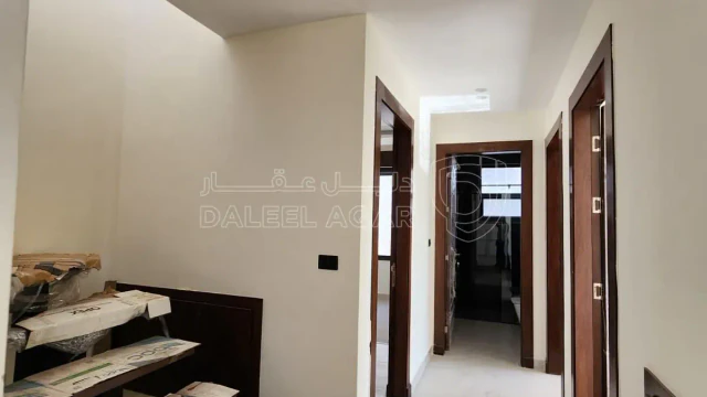 شقة - بالقرب من مدارس كامبردج  - 180000 دأ