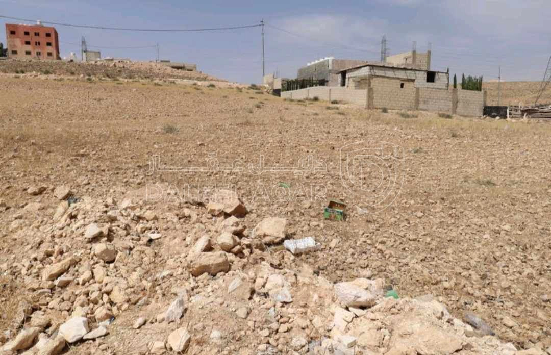 أرض في قرب مدرسة البيضاء الحكومية - 30,000 دأ - صورة 1