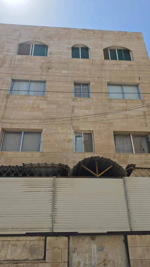 مبنى في عماره للبيع بسعر 100 الف( 8 شقق ) مآجره 900 د شهري - 100,000 دأ - صورة 1