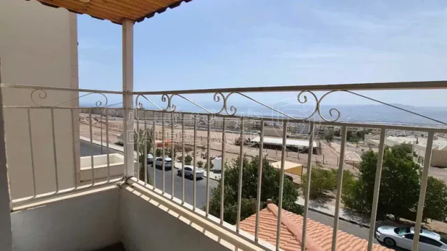 شقة - شقة فاخرة للبيع التاسعة ط2هندسي طابقية مع روف  - 55000 دأ