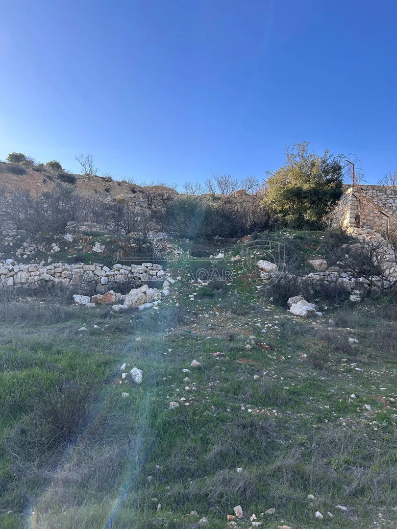 أرض في جرش الطويله ارض في جرش الطويله تقع الارض ع شارعين - 25,000 دأ - صورة 1