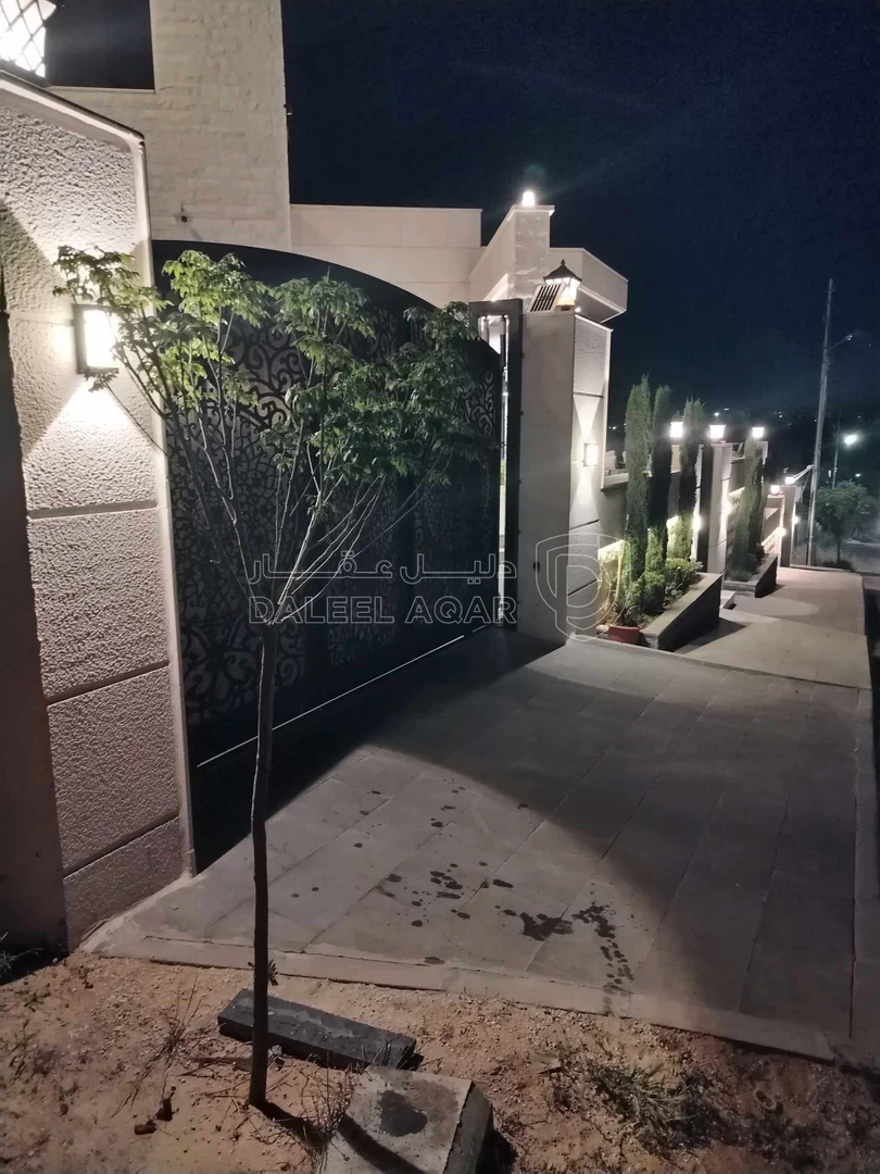 فيلا/منزل في سوبر ماركت جوهرة البنيات - 490,000 دأ - صورة 1