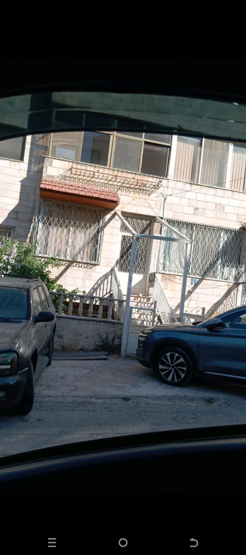 شقة في ام أذينة الجنوبي قرب الضمان الاجتماعي  - 65,000 دأ - صورة 1