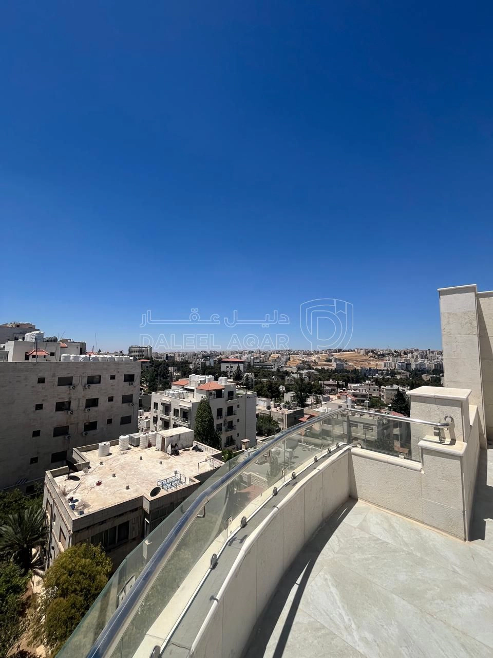 شقة في ثالث مع روف ضاحية الرشيد تشطيب فخم  - 155,000 دأ - صورة 1