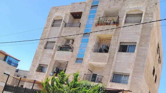 شقة - عمان - ضاحية الاستقلال - شارع عبدالحميد سليمان  - 49000 دأ