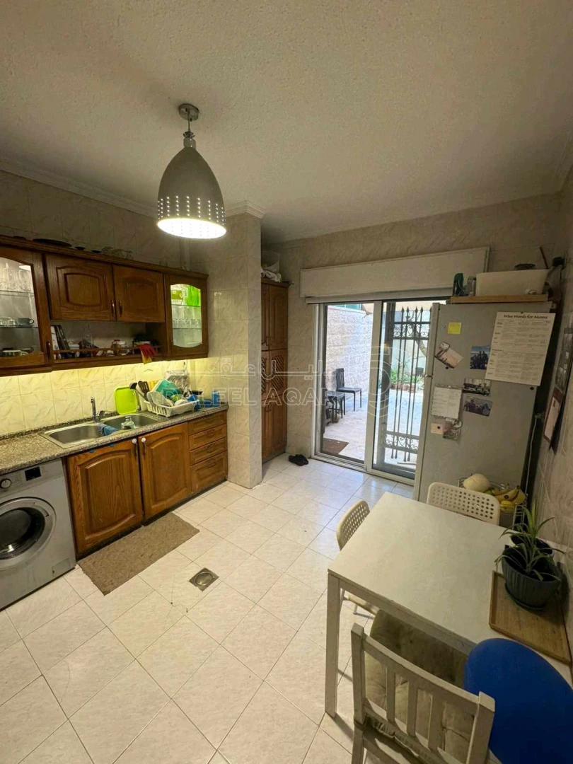 شقة في الجندويل مقابل مدرسه الفاروق - 80,000 دأ - صورة 1