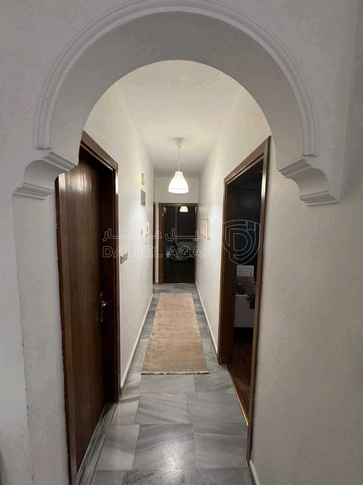 شقة في الجندويل مقابل مدرسه الفاروق - 80,000 دأ - صورة 1