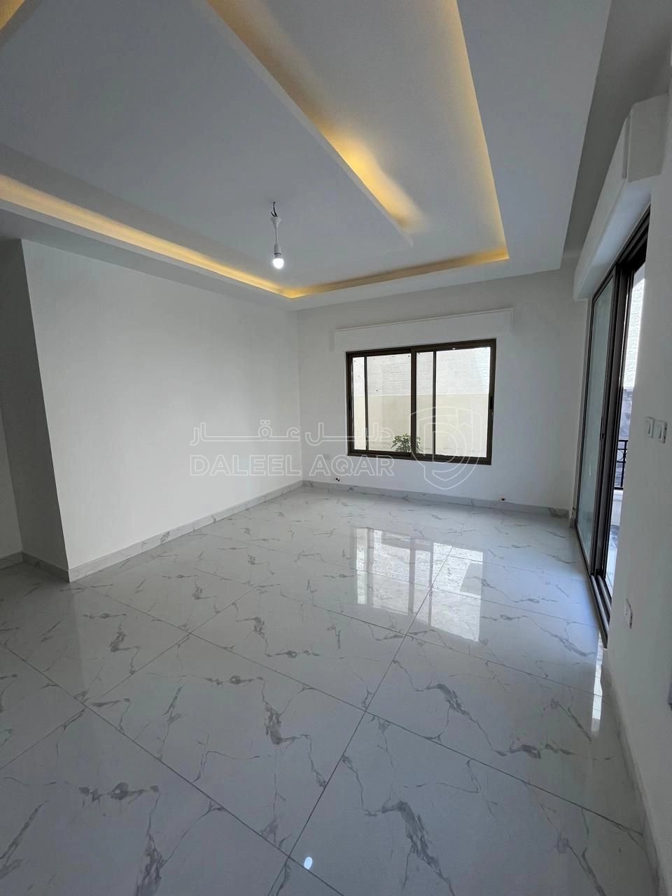 شقة في شقة امامية في الياسمين ب 65 الف تشطيب فخم  - 65,000 دأ - صورة 1