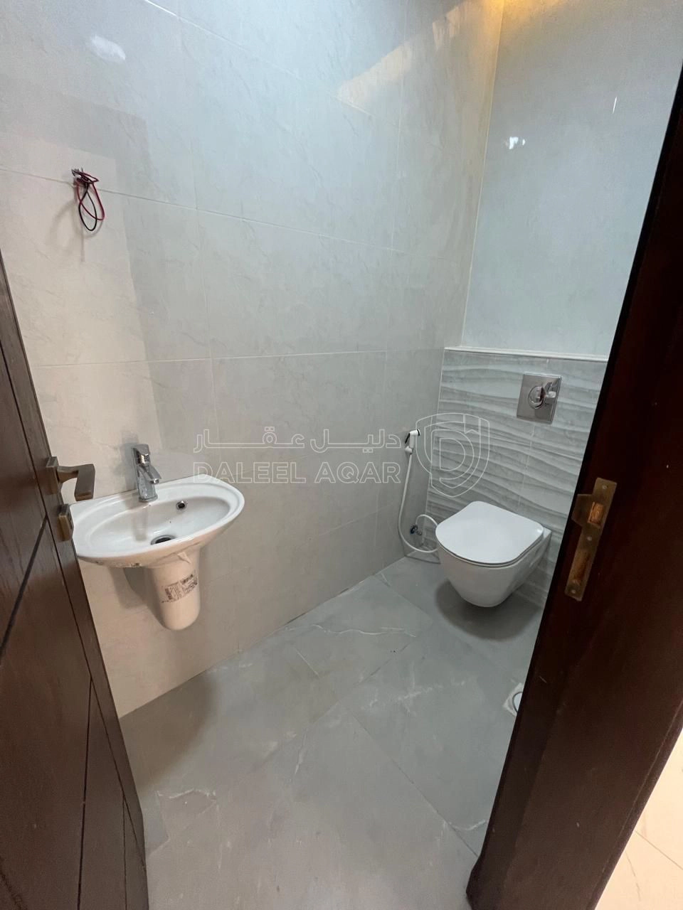 شقة في شقة امامية في الياسمين ب 65 الف تشطيب فخم  - 65,000 دأ - صورة 1