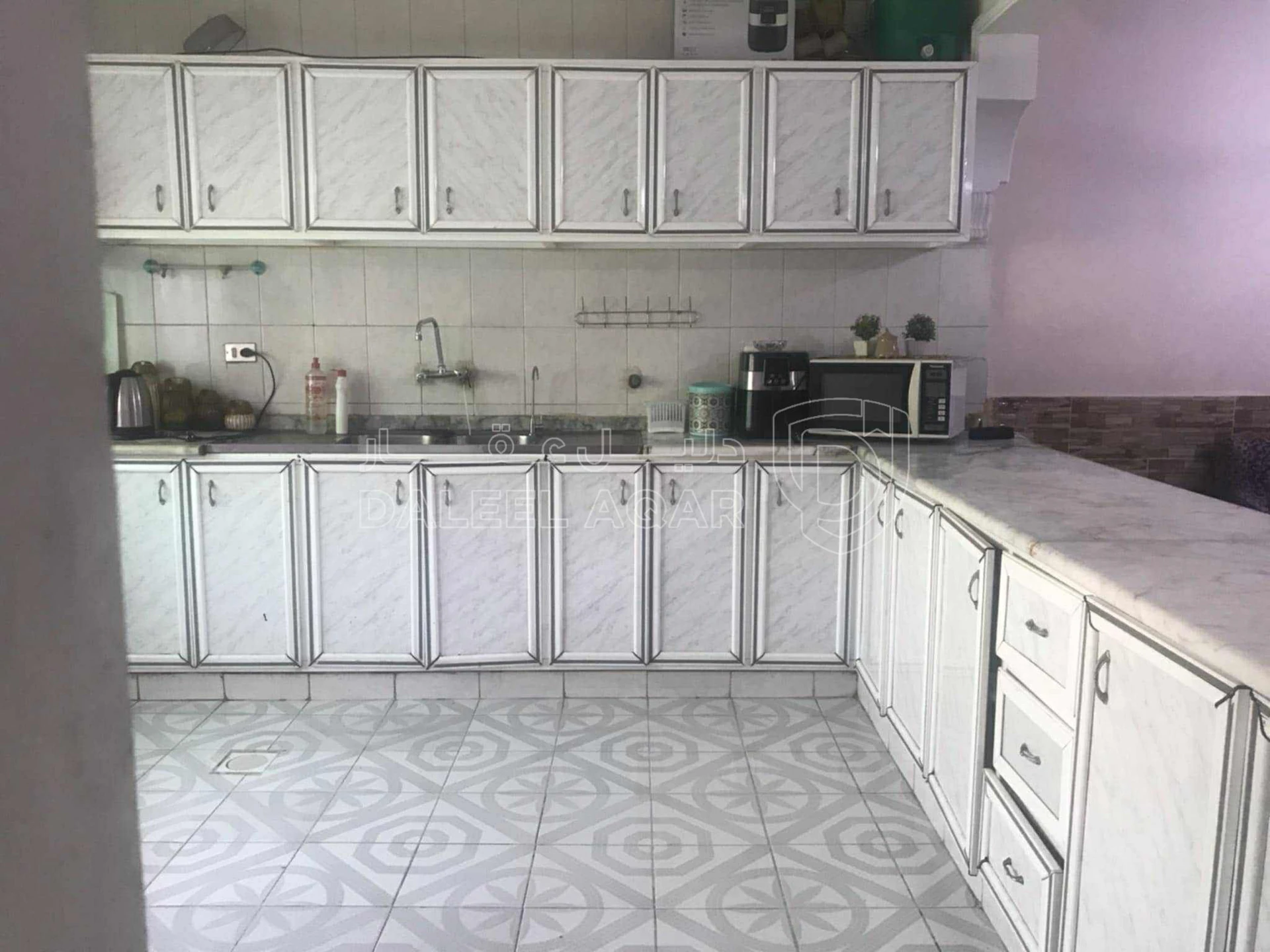 شقة في عمان جبل النصر شارع الشهيد خلف المشاقبه  - 27,000 دأ - صورة 1