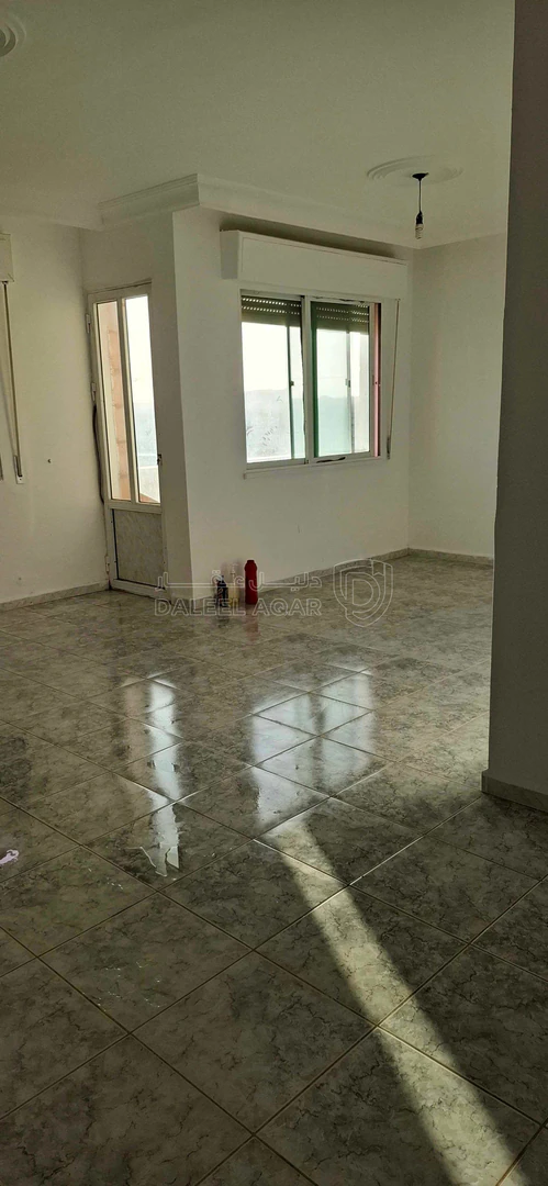 شقة في المفرق ، البوابة الجنوبية ، جامعة ال البيت  - 19,000 دأ - صورة 1