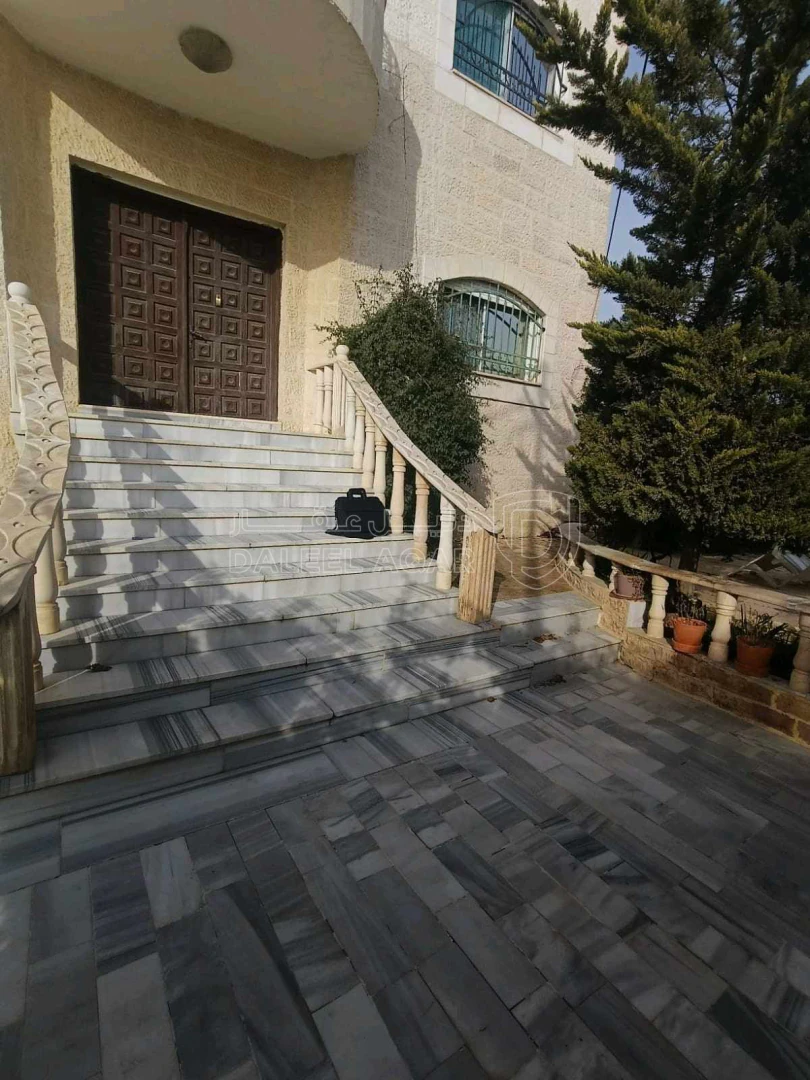 فيلا/منزل في عمان - طريق المطار - اللبن - 135,000 دأ - صورة 1