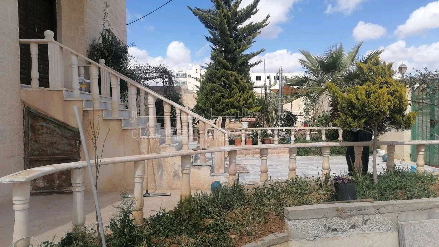 فيلا/منزل في عمان - طريق المطار - اللبن - 135,000 دأ - صورة 1
