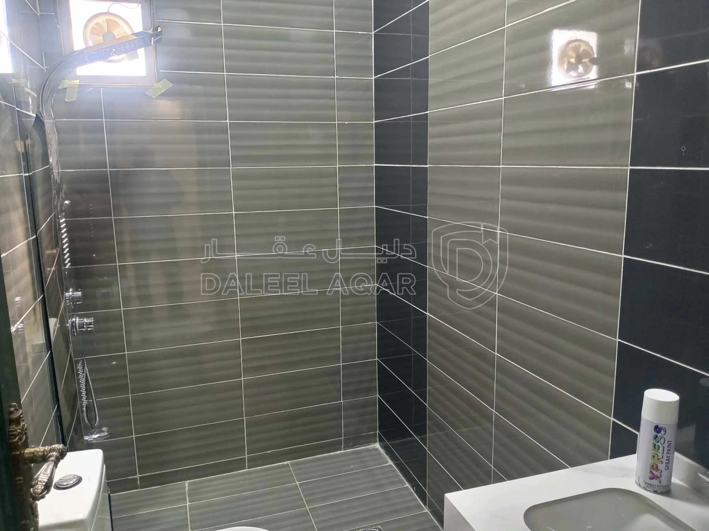 شقة في المفرق حي المهندسين غرب المشتل مية متر  - 35,000 دأ - صورة 1