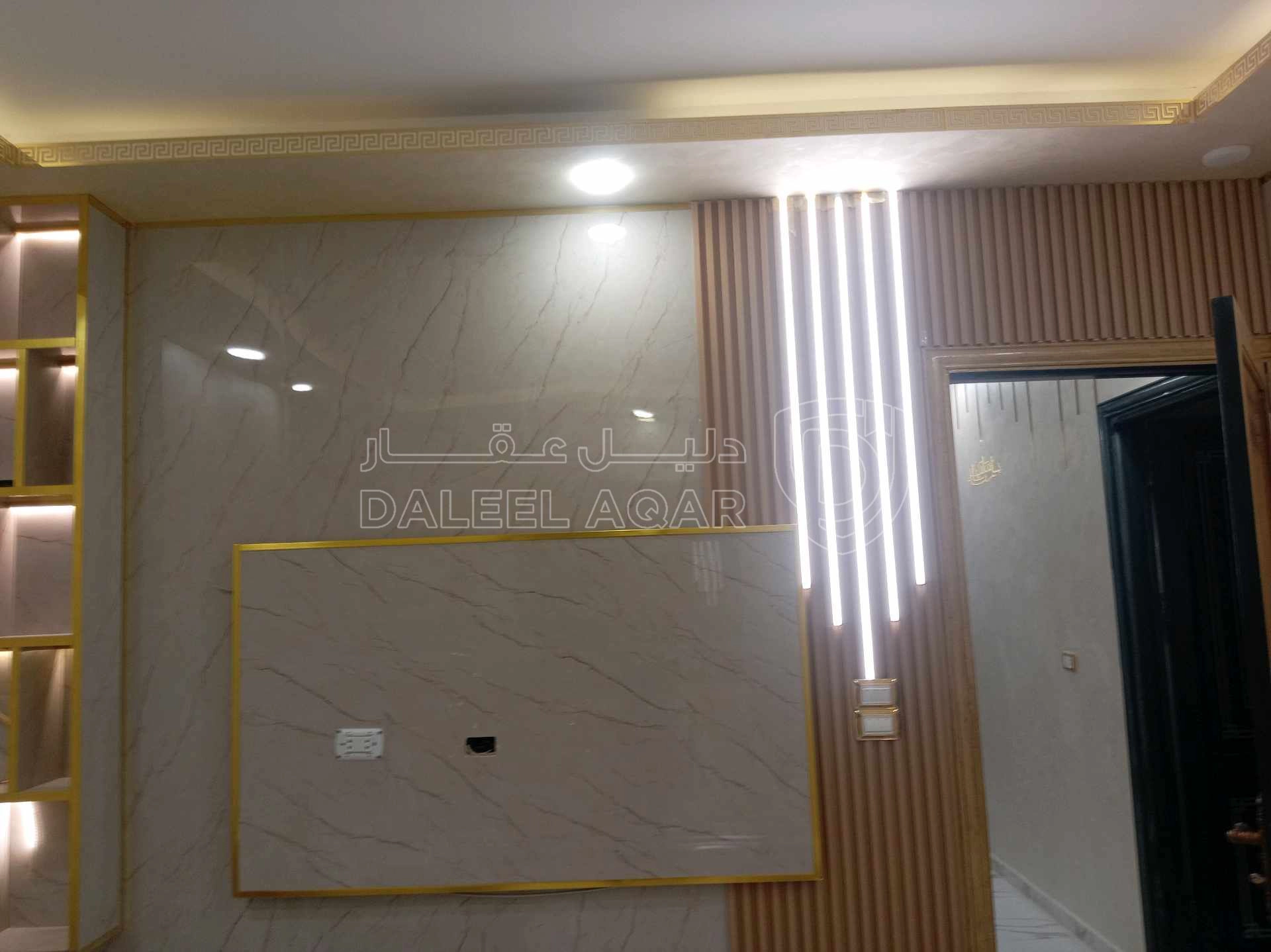شقة في المفرق حي المهندسين غرب المشتل مية متر  - 35,000 دأ - صورة 1