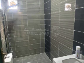 شقة في المفرق حي المهندسين غرب المشتل مية متر  - 35,000 دأ - صورة NaN
