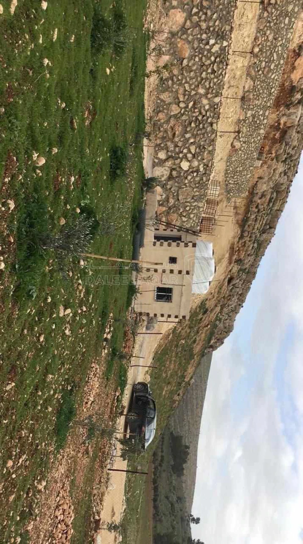 أرض في المدور طريق جرش المفرق قرب مقبرة العموش - 30,000 دأ - صورة 1