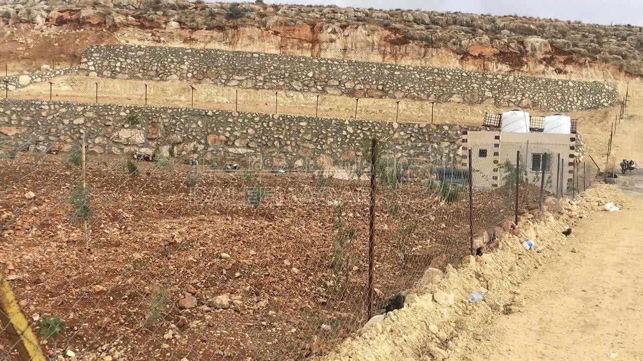 أرض في المدور طريق جرش المفرق قرب مقبرة العموش - 30,000 دأ - صورة 1