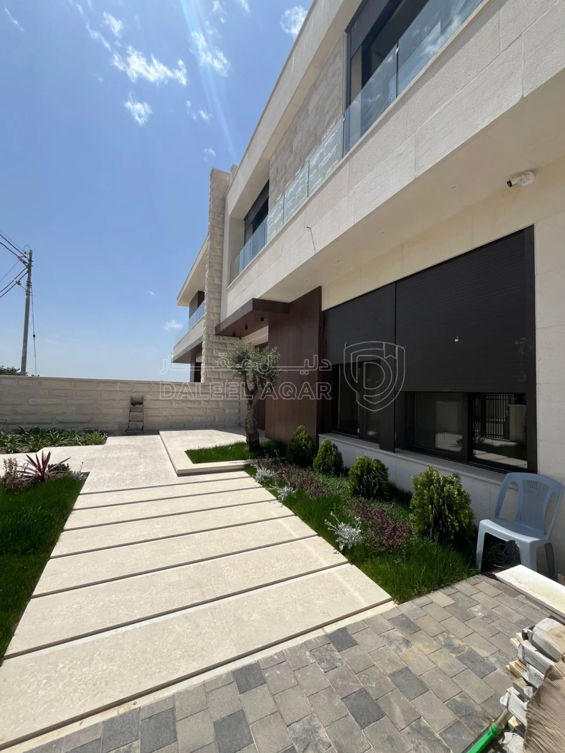 فيلا/منزل في فيلا للبيع في دابوق بتشطيب فندقي - 800,000 دأ - صورة 1